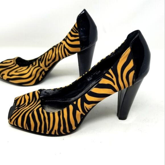 Alfani Heidi Animal Print Heels Mustard Black Tiger Stripe Peep Toe Pumps Sz 9.5 - Picture 1 of 12